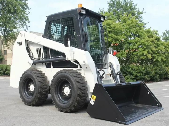 Model 1100 Skid Steer Loader