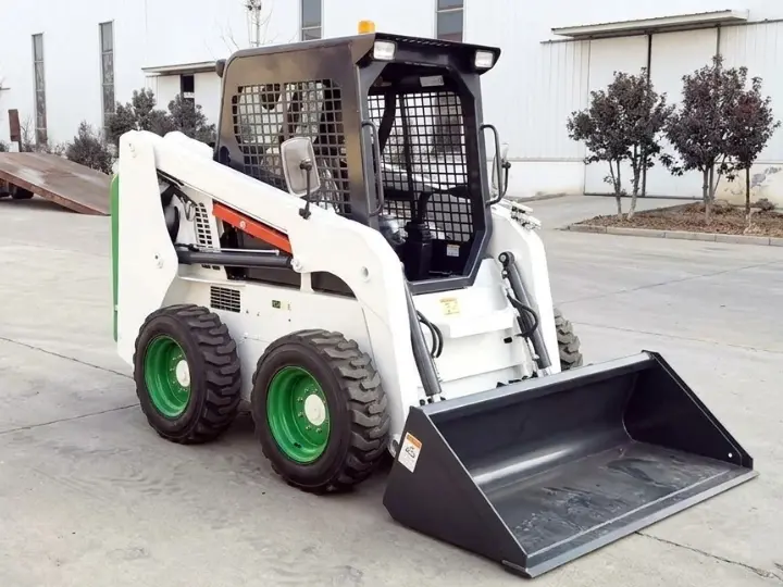 Model 830 Skid Steer Loader
